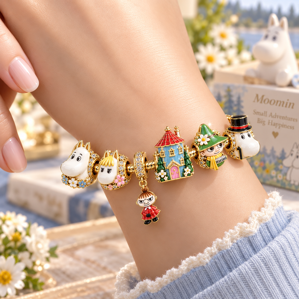 MOOM Gold Charm Bracelet Set VTH